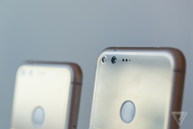 Google ra mắt bộ đôi điện thoại Pixel và Pixel XL