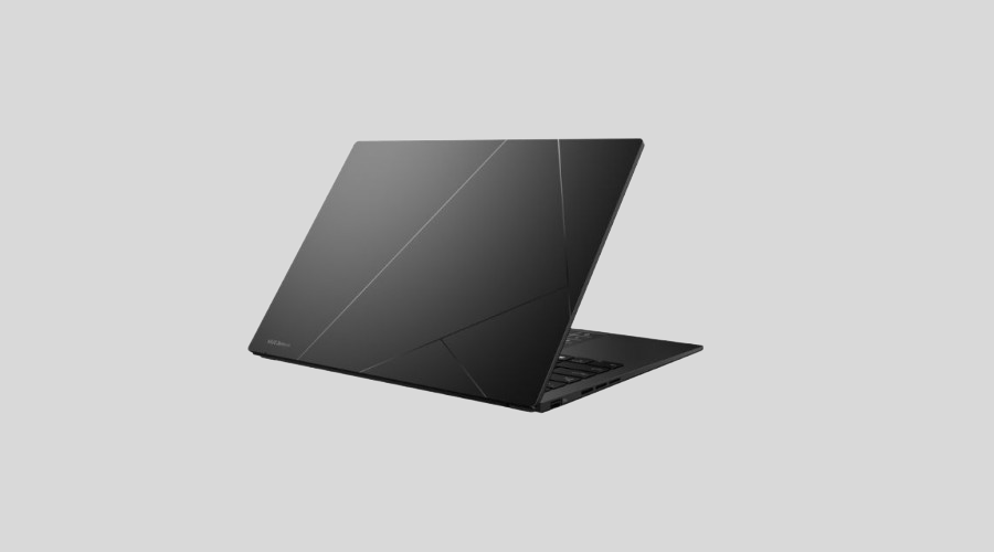Laptop trang bị đầy đủ các cổng kết nối hiện đại