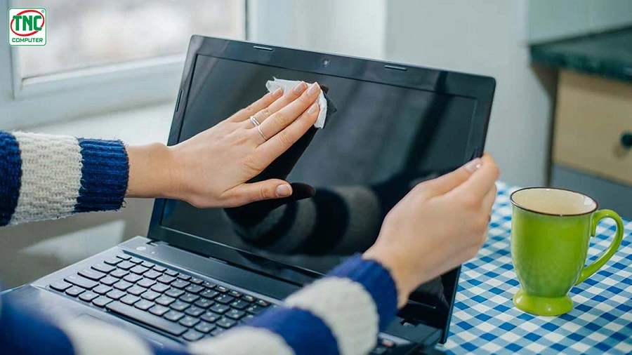 Nên vệ sinh laptop 6 tháng/1 lần