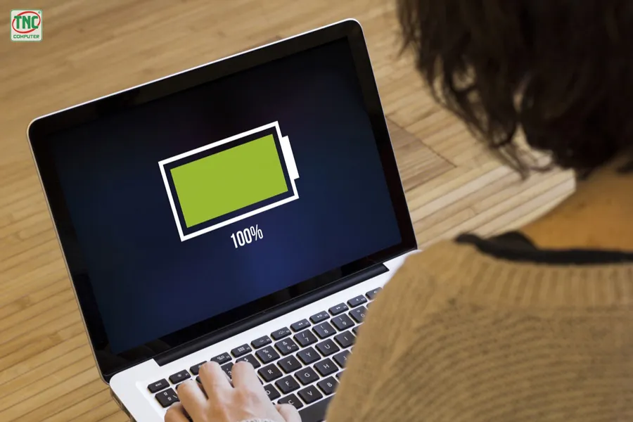 Laptop sạc đầy pin có tự ngắt điện không
