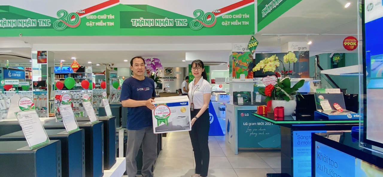 Khách hàng nhận giải tư