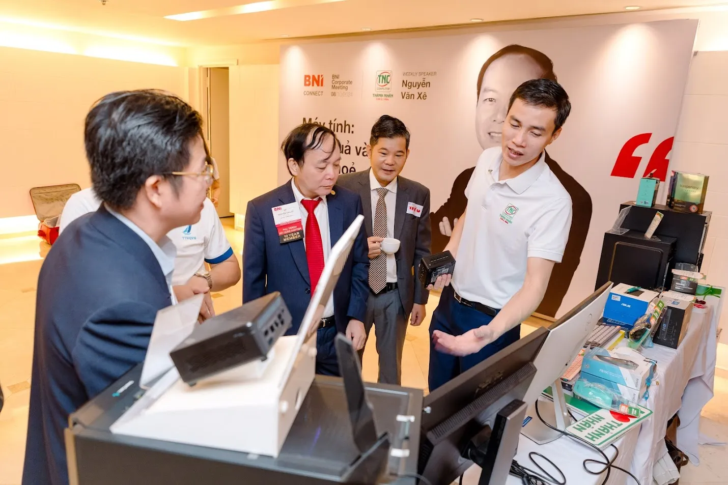 Tham quan và trải nghiệm tại gian hàng của Thành Nhân TNC tại sự kiện