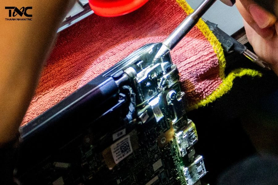 Lưu ý khi thay loa laptop Asus tại nhà