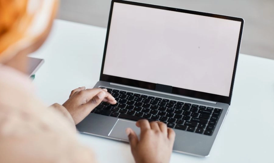 Laptop bị trắng màn hình – khi nào cần mang đi sửa? Laptop bị trắng màn hình – khi nào cần mang đi sửa?