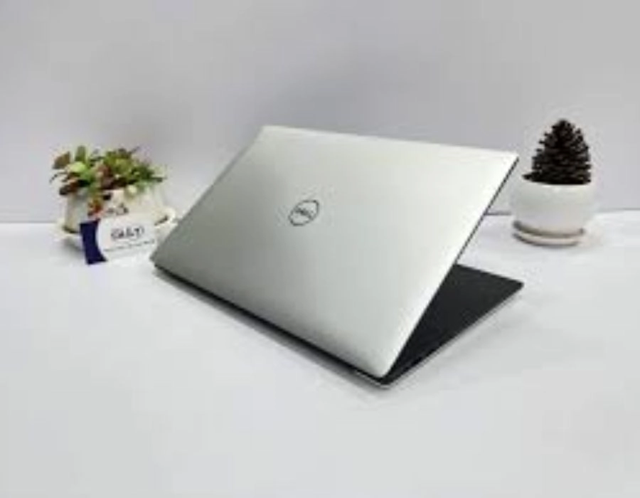 Laptop Precision 5530 – Thiết kế sang trọng, màn hình đẹp