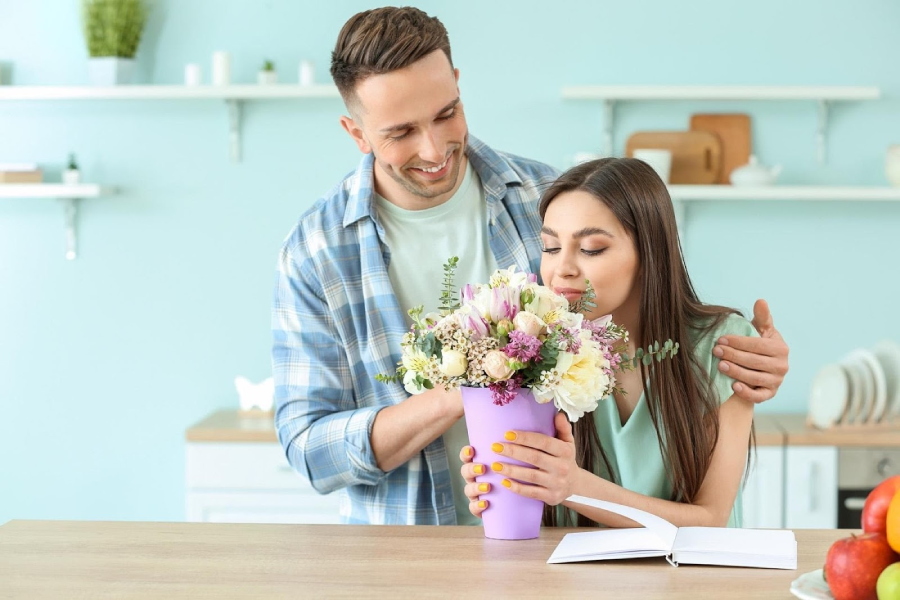 Chọn quà tặng 8/3 phù hợp với sở thích người nhận