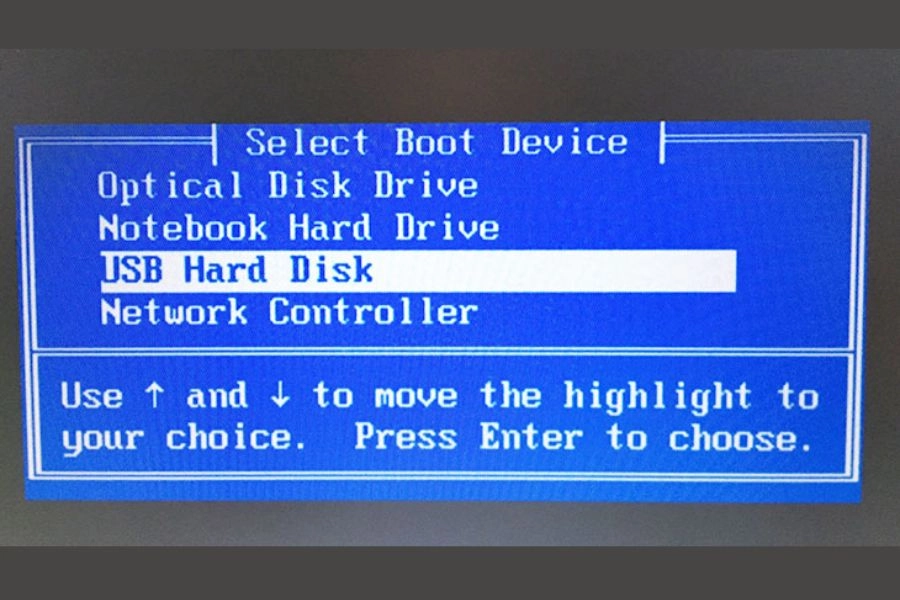 Chọn khởi động từ USB trong bios laptop dell