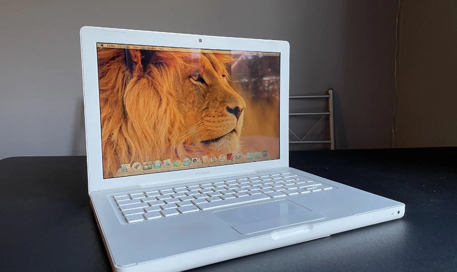 MacBook 2006 — Khai sinh tên gọi MacBook