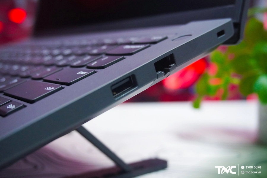 Trải nghiệm thực tế ngoại hình Lenovo ThinkPad P14s Gen 6
