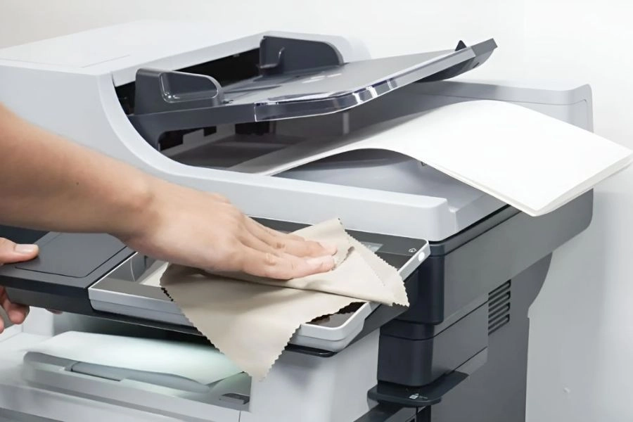 Vệ sinh và bảo trì máy in định kỳ hạn chế lỗi bản in Vệ sinh và bảo trì máy in định kỳ hạn chế lỗi bản in