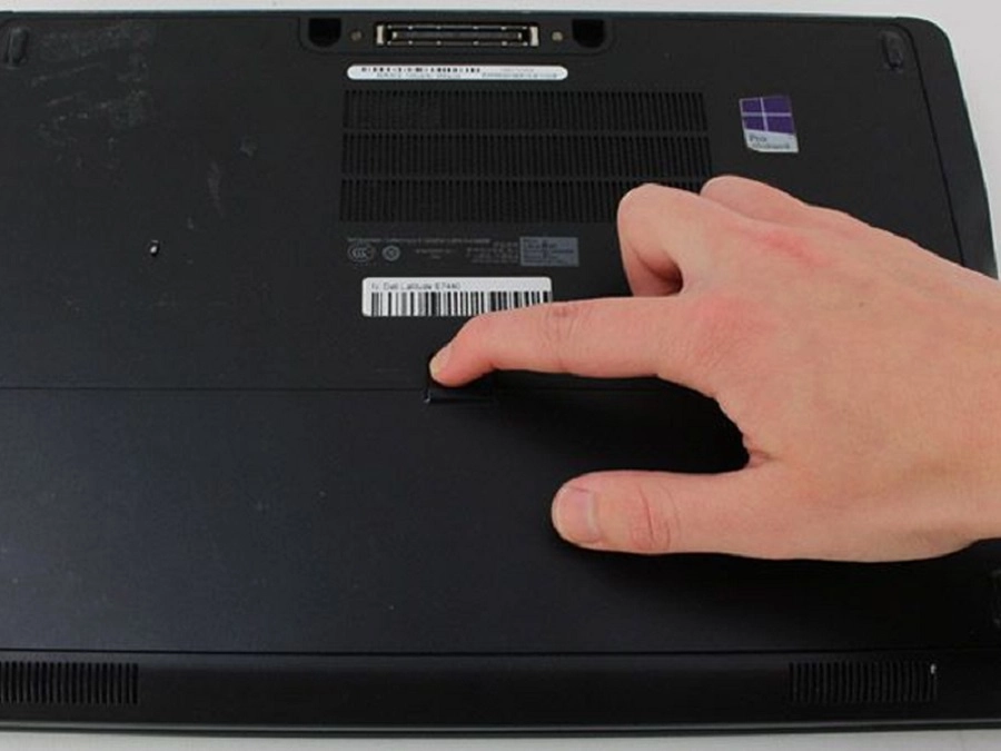 thay pin laptop dell
