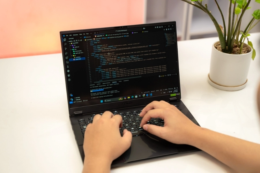 Cách lựa chọn laptop cho sinh viên công nghệ thông tin phù hợp Cách lựa chọn laptop cho sinh viên công nghệ thông tin phù hợp