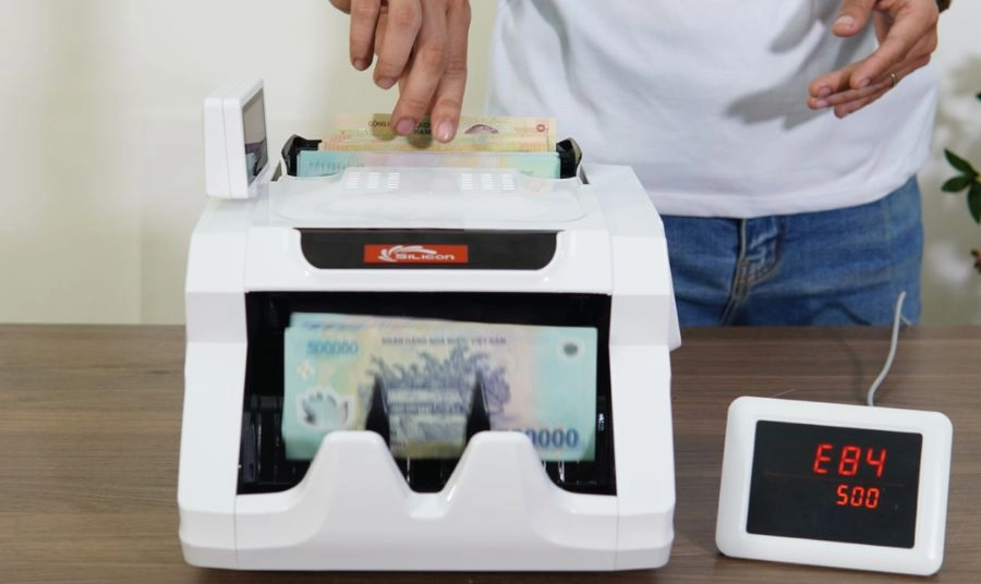 Vì sao nên chọn máy đếm tiền phát hiện tiền giả?