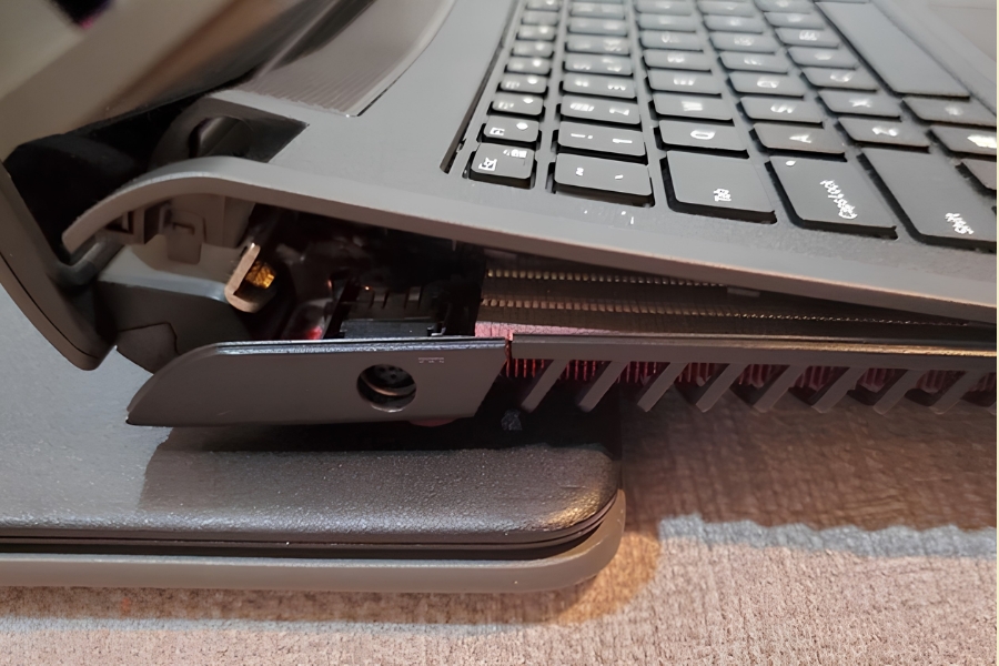 Những biểu hiện cho thấy bạn cần sửa bản lề laptop ngay lập tức Những biểu hiện cho thấy bạn cần sửa bản lề laptop ngay lập tức