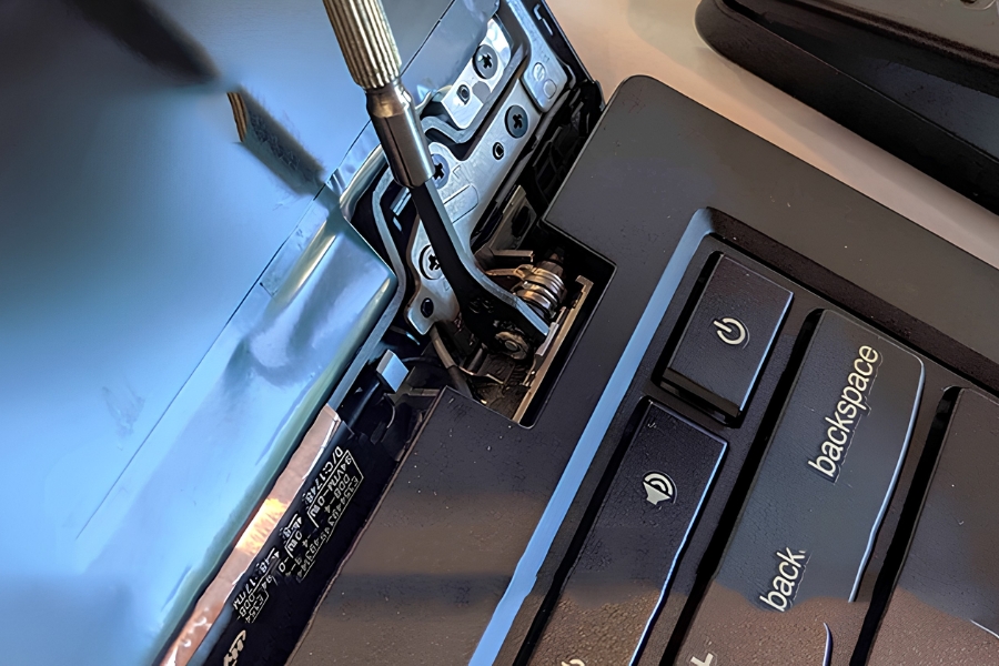 Quy trình sửa chữa và thay bản lề laptop chuyên nghiệp tại Thành Nhân TNC Quy trình sửa chữa và thay bản lề laptop chuyên nghiệp tại Thành Nhân TNC