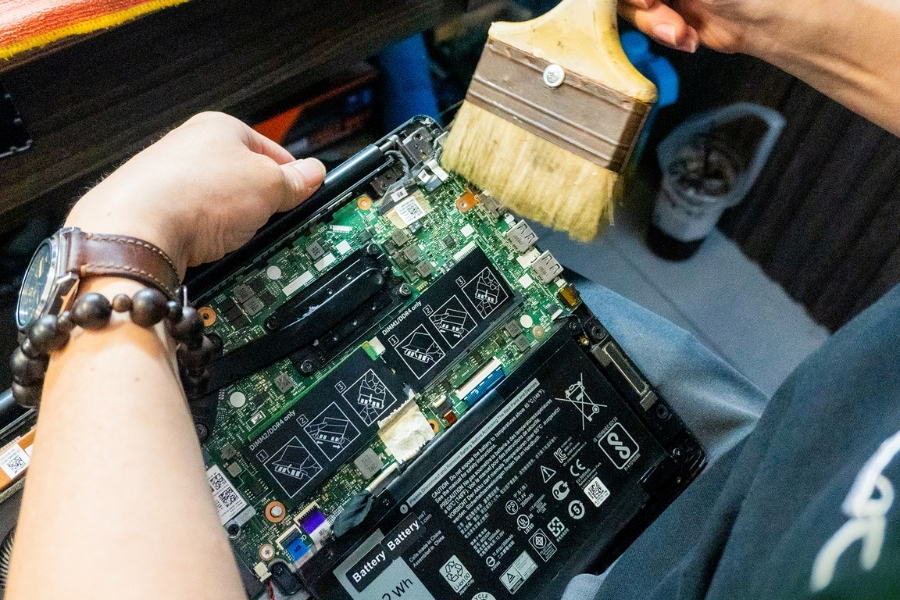 Tại sao phải vệ sinh laptop định kỳ? Tại sao phải vệ sinh laptop định kỳ?
