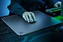Razer ra mắt lót chuột Atlas có kính cường lực độc đáo