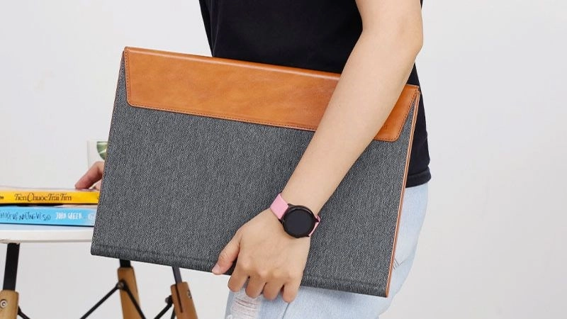 Tránh tạo áp lực lên màn hình máy tính