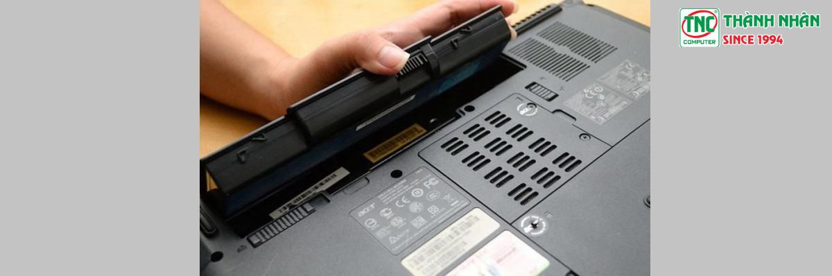 Thực hiện tháo pin rời trên laptop