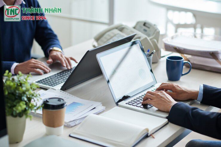 màn hình laptop có đường kẻ ngang