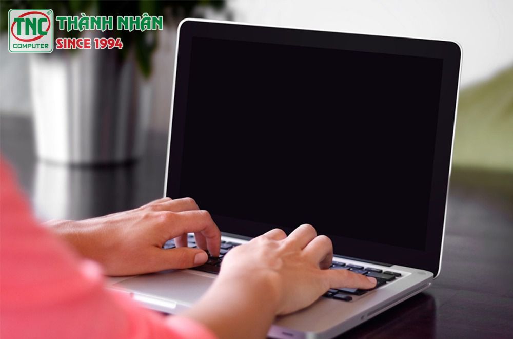 laptop khởi đông không lên màn hình chính