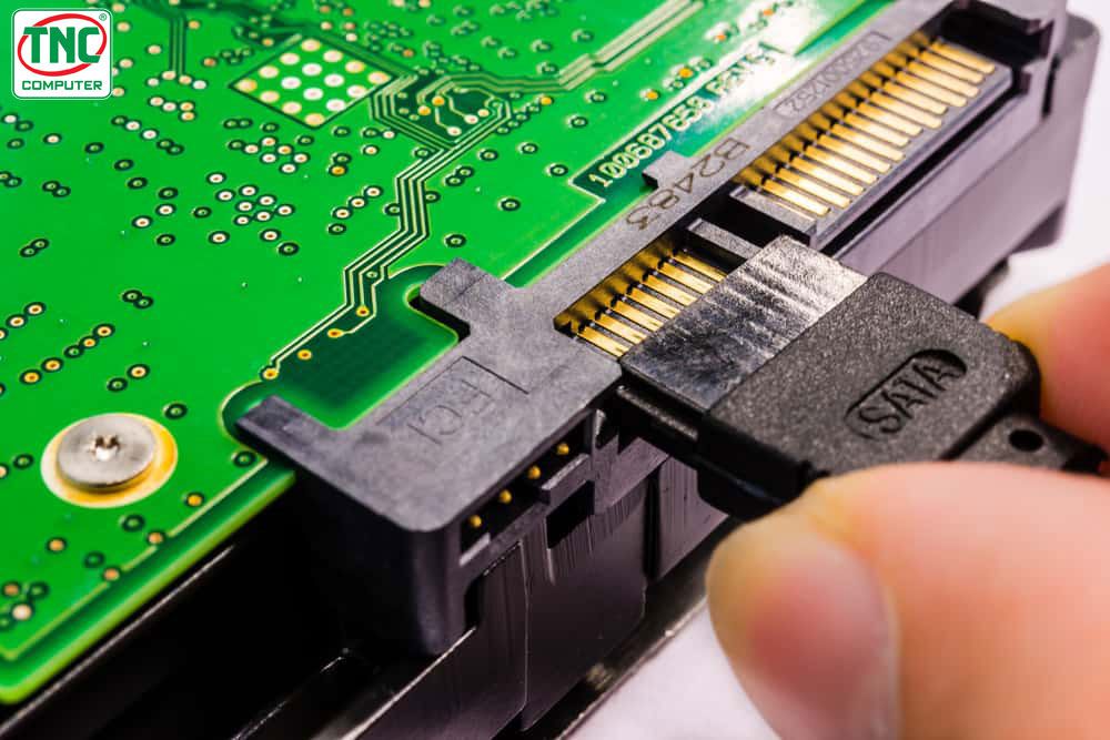 Lỗi BiOS không nhận ổ cứng do cổng SATA chưa kết nối đúng hoặc bị hỏng