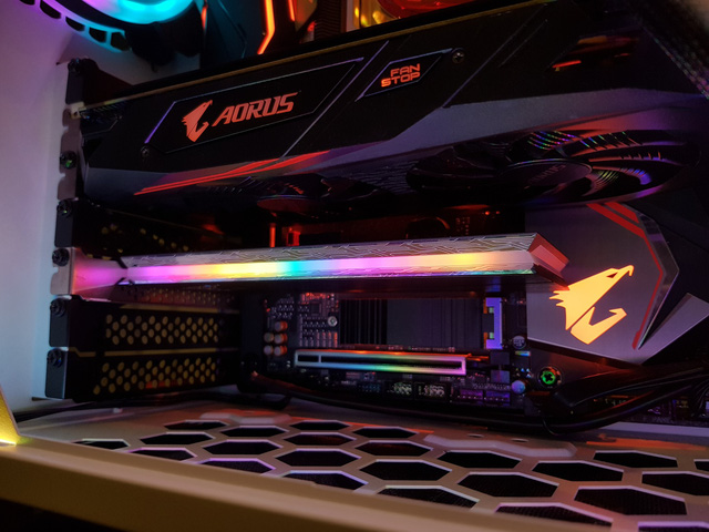 Đánh giá SSD Aorus RGB AIC NVMe: Tốc độ thần sầu, lung linh sắc màu