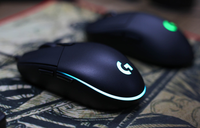 Đánh giá chuột chơi game Logitech G-Pro Hero