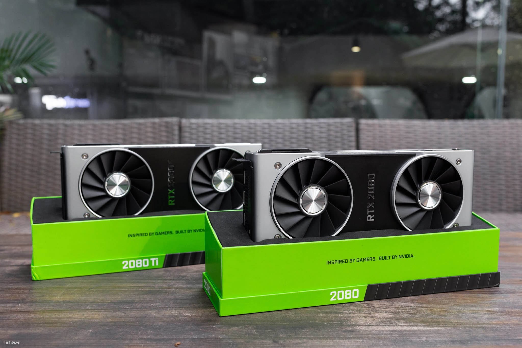 GeForce RTX 2080/2080 Ti Founders Edition: card đồ hoạ hoàn thiện cao cấp như smartphone