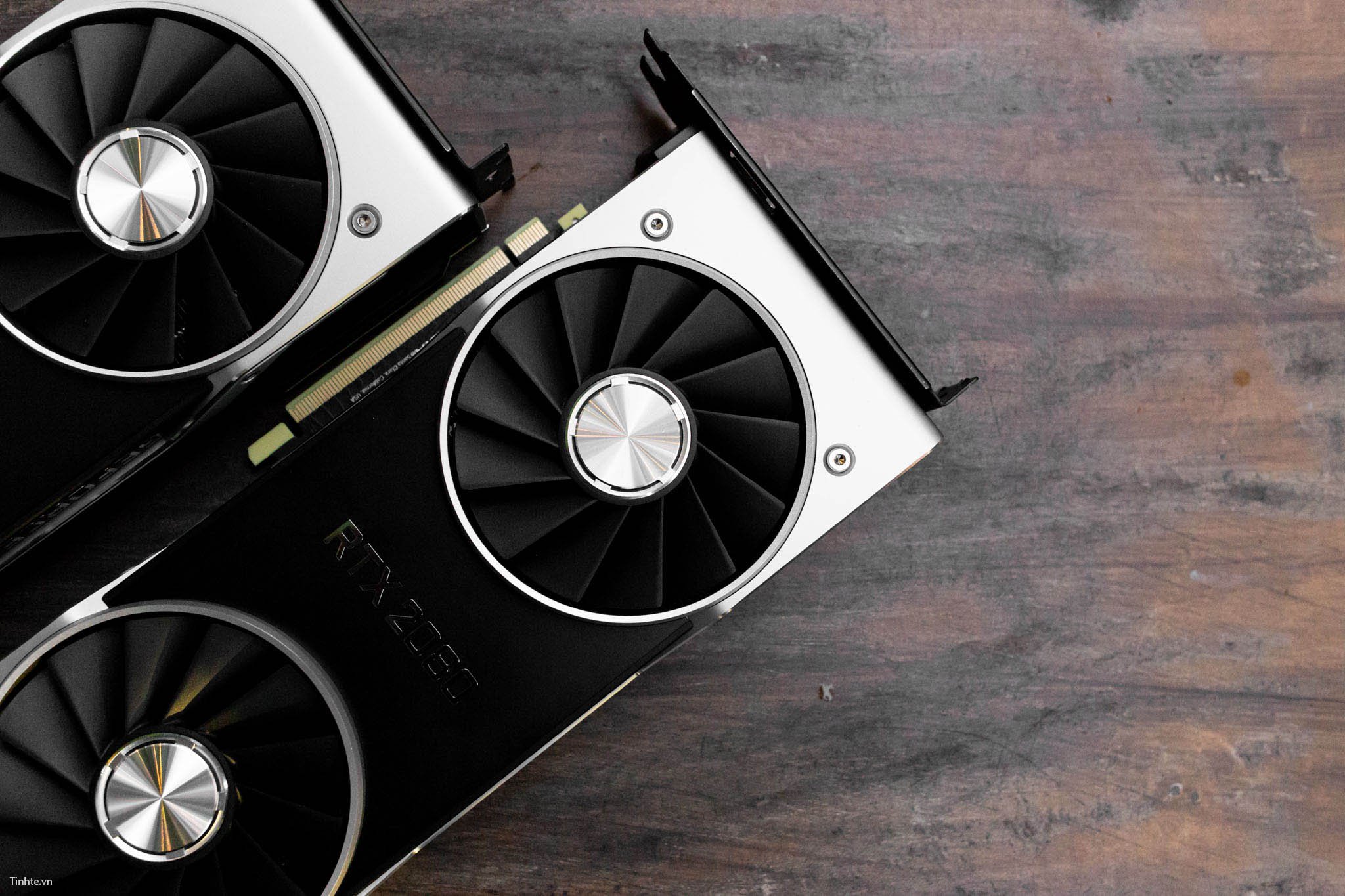 GeForce RTX 2080/2080 Ti Founders Edition: card đồ hoạ hoàn thiện cao cấp như smartphone