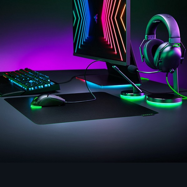 Miếng lót chuột Razer Sphex V3 UltraThin Mat Large có độ bám cực tốt vì phần dưới có thêm lớp keo dính miếng lót chuột giá rẻ